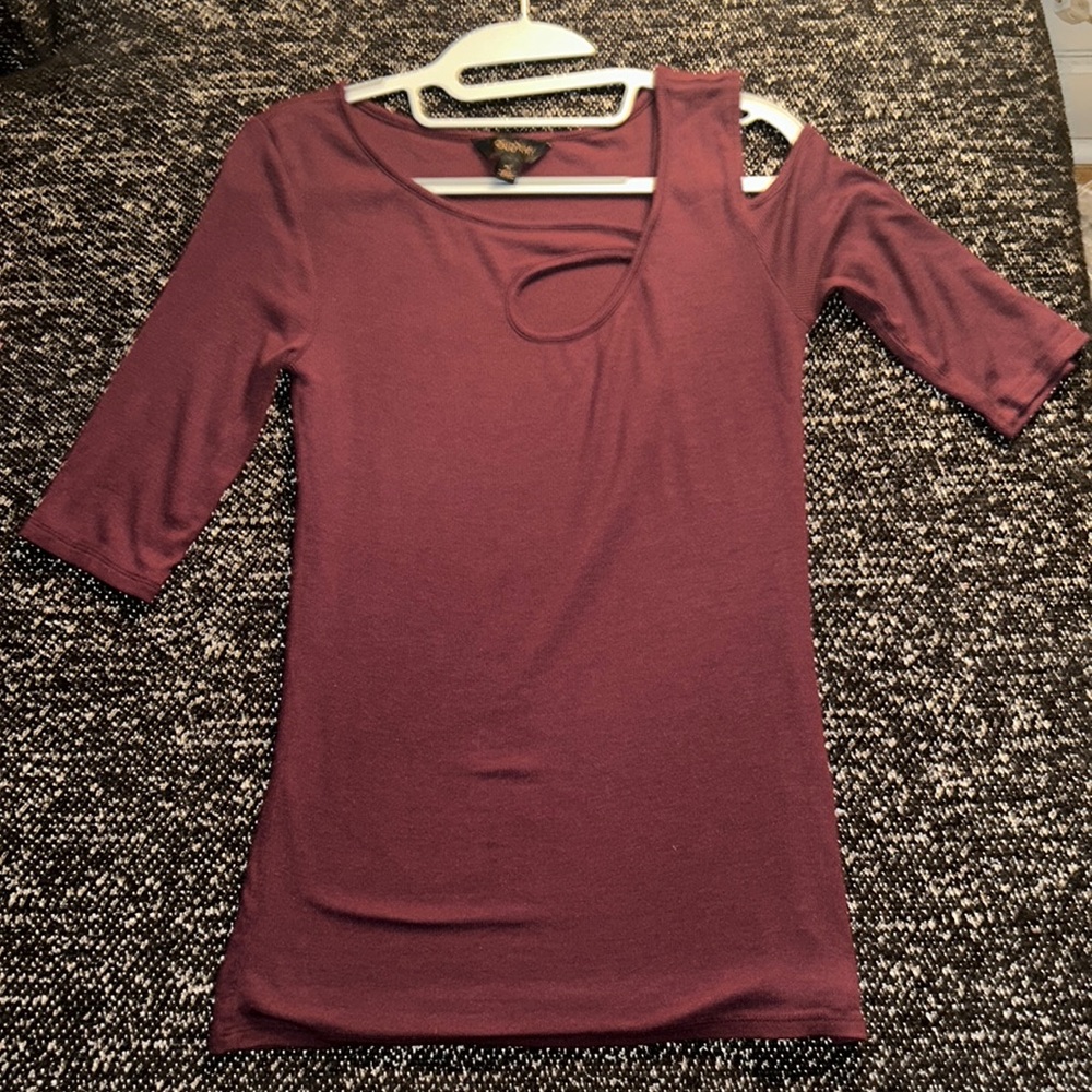 Goldray - exclusive stitch fix brand - key hole burgundy top